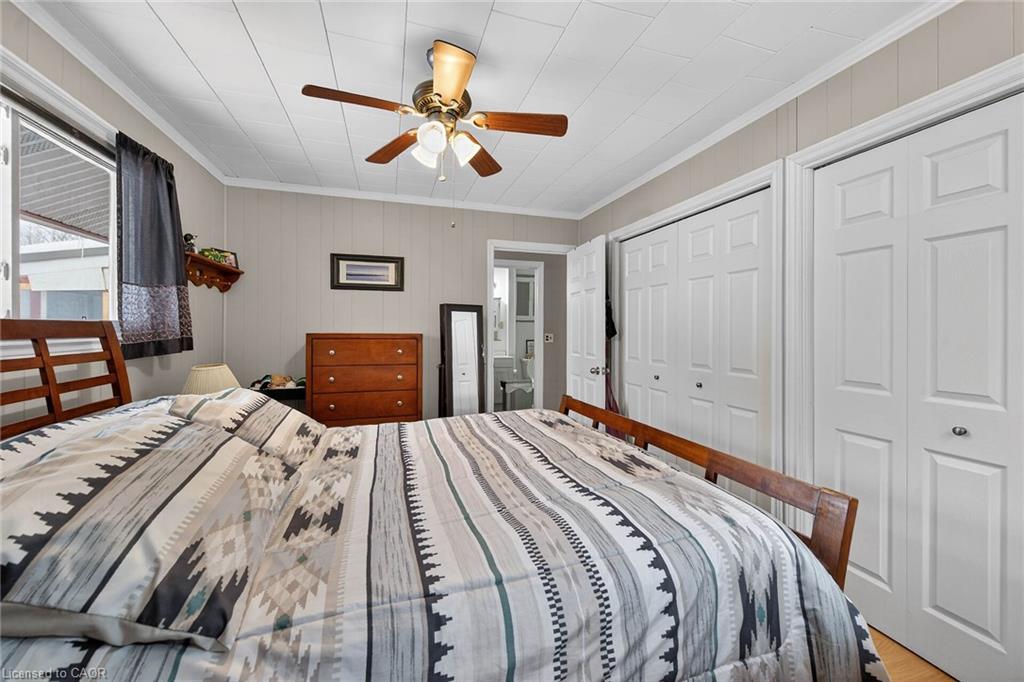 1686 Old Brock Street Property Photo 22