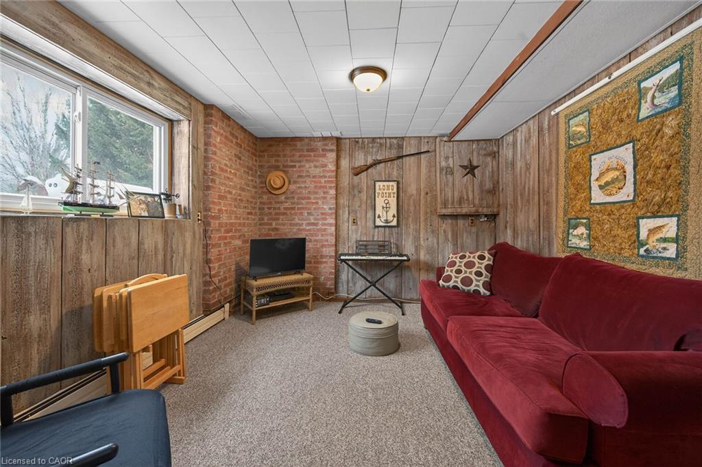 1686 Old Brock Street Property Photo 25