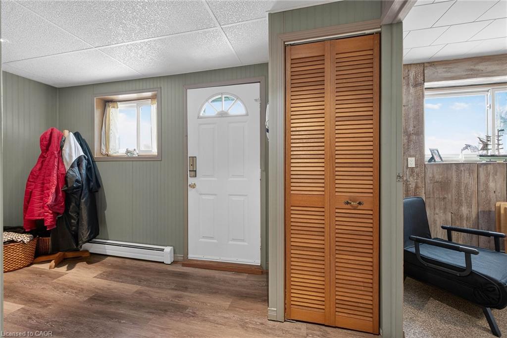1686 Old Brock Street Property Photo 33
