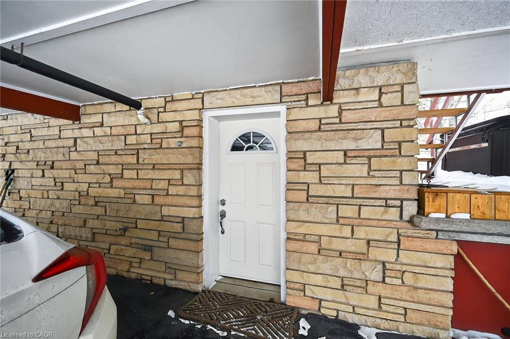 1686 Old Brock Street Property Photo 35