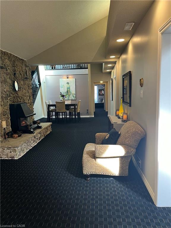 56 King Street W Property Photo 6