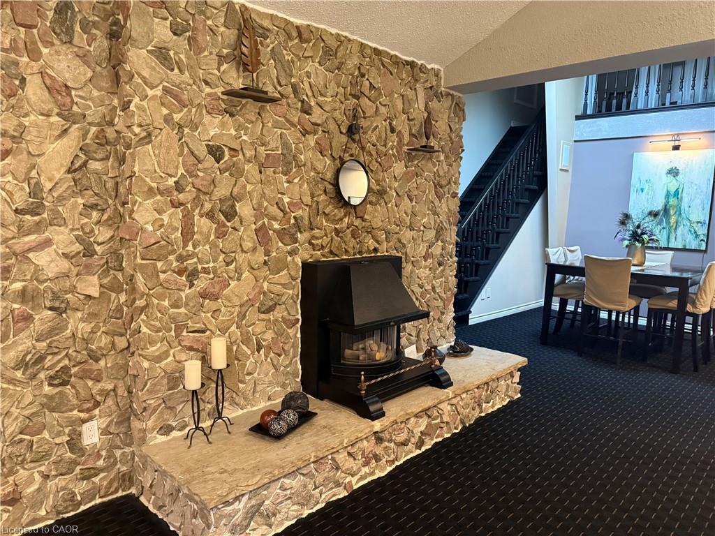 56 King Street W Property Photo 8