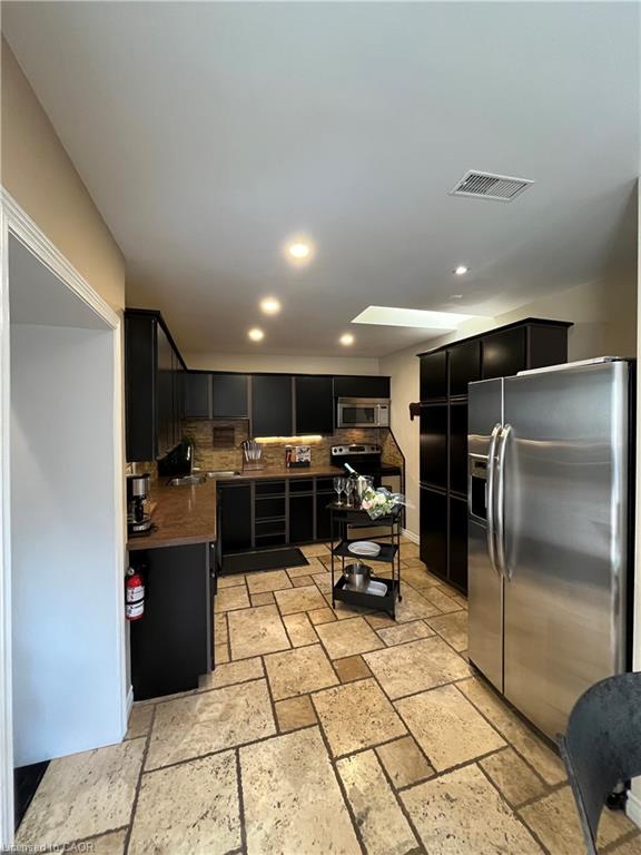 56 King Street W Property Photo 12
