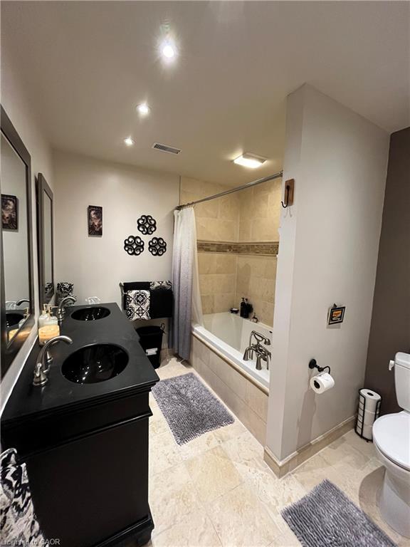 56 King Street W Property Photo 21