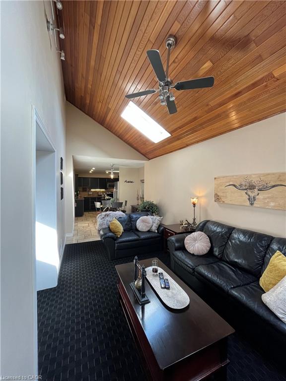 56 King Street W Property Photo 23