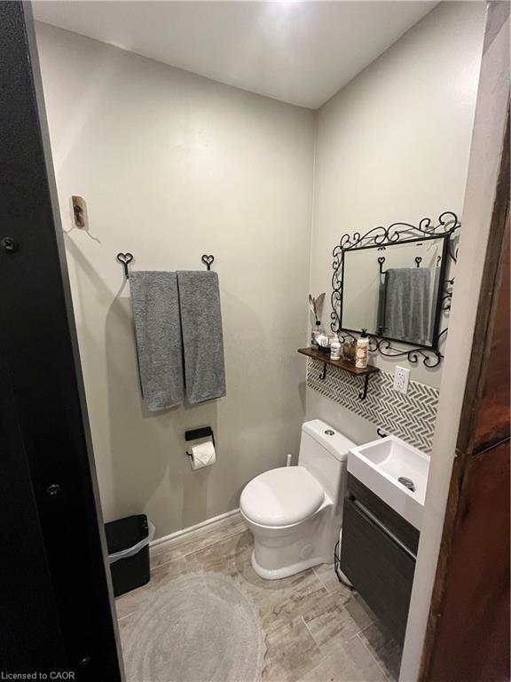 56 King Street W Property Photo 35