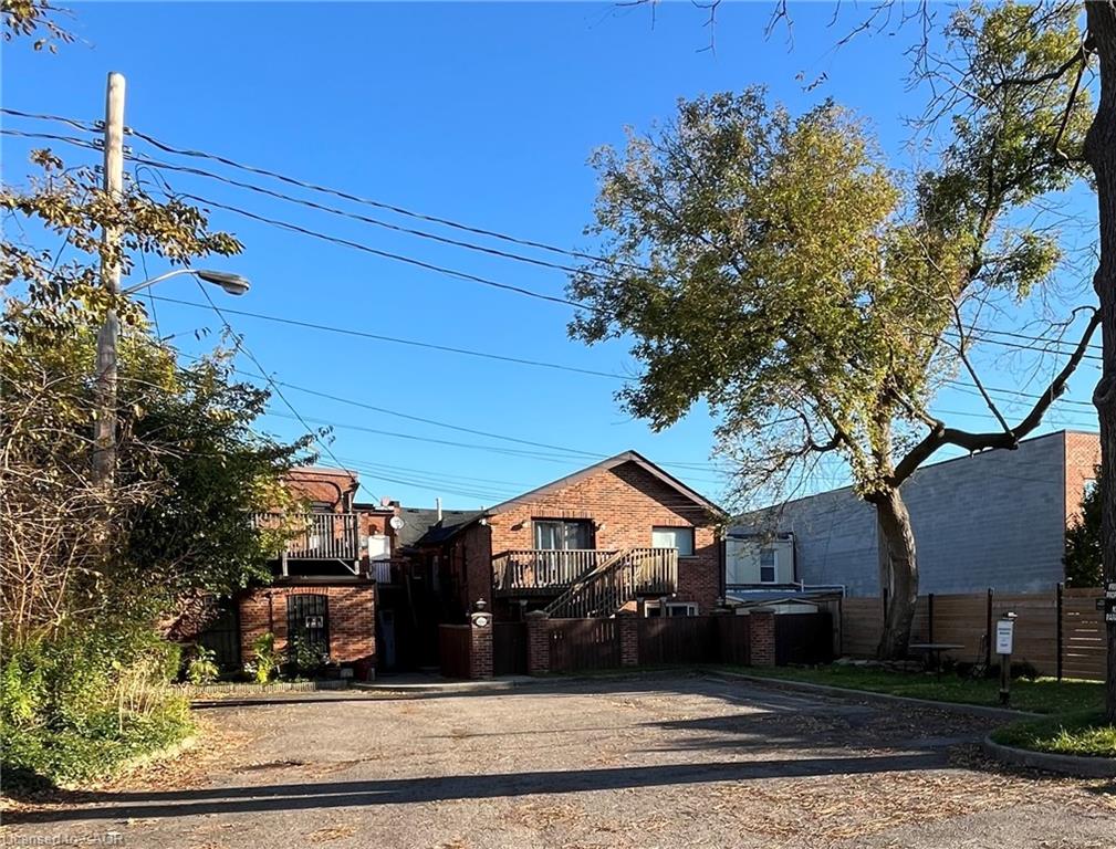 56 King Street W Property Photo 37