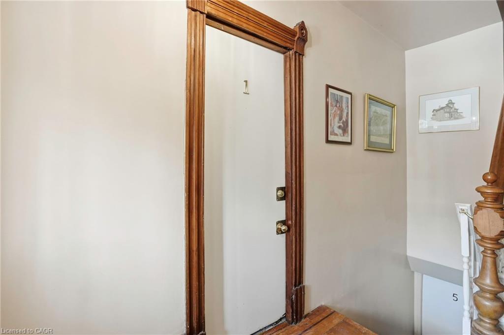27 Ontario Avenue Property Photo 3