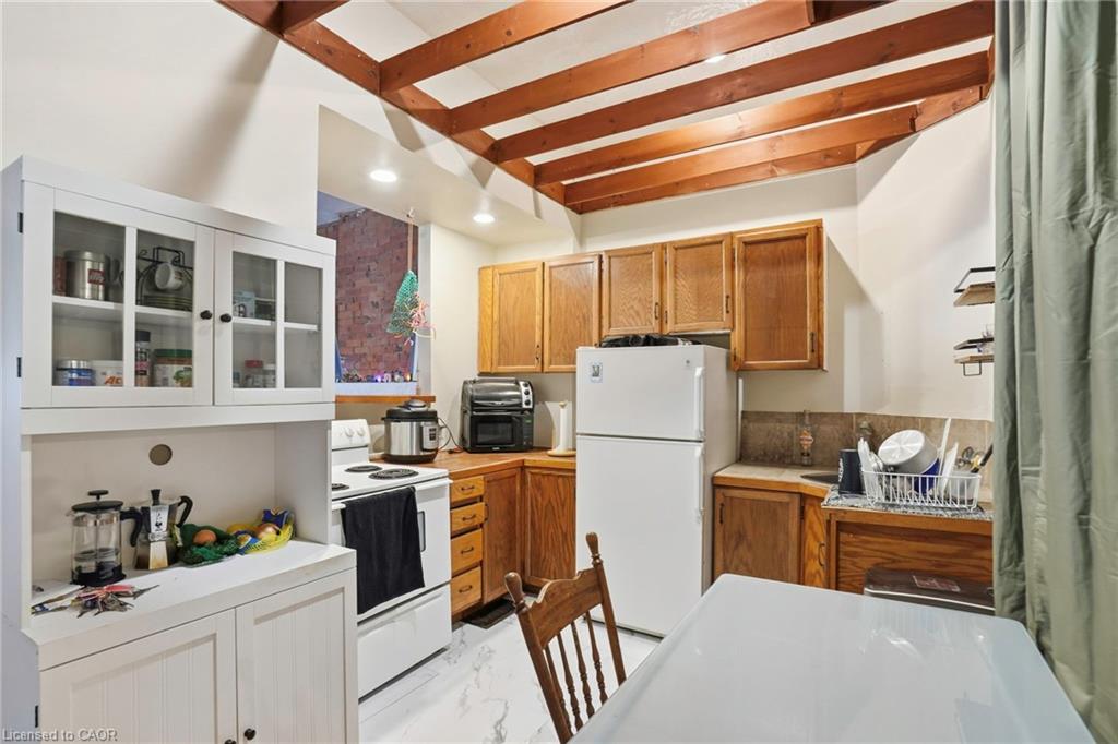 27 Ontario Avenue Property Photo 5