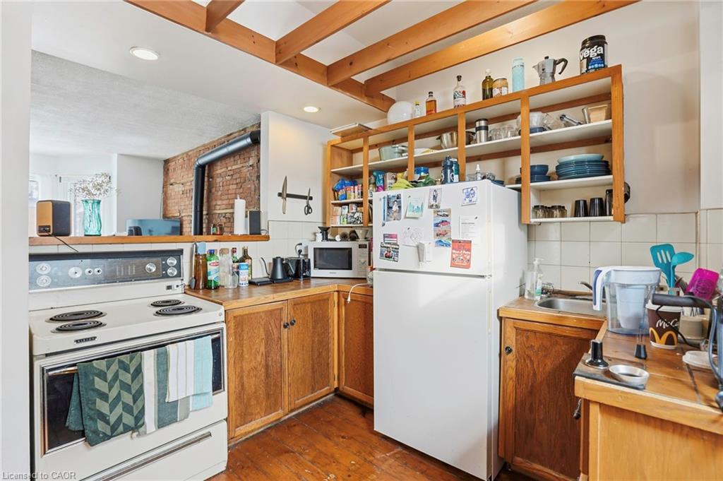 27 Ontario Avenue Property Photo 7