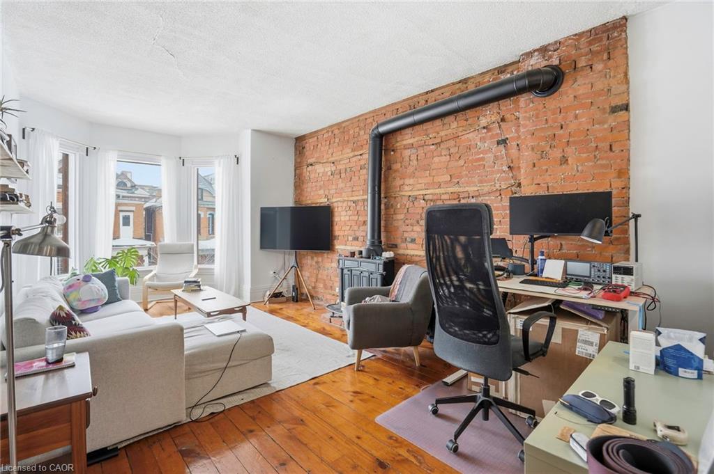 27 Ontario Avenue Property Photo 8