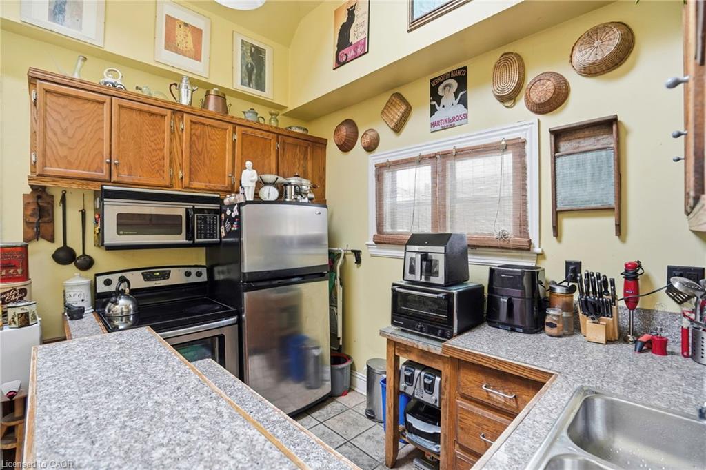 27 Ontario Avenue Property Photo 11