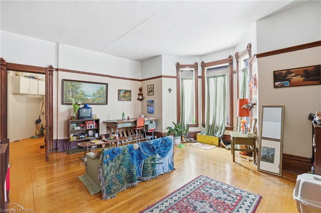 27 Ontario Avenue Property Photo 16
