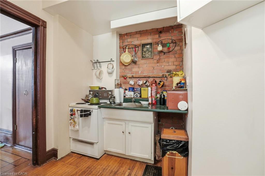 27 Ontario Avenue Property Photo 17