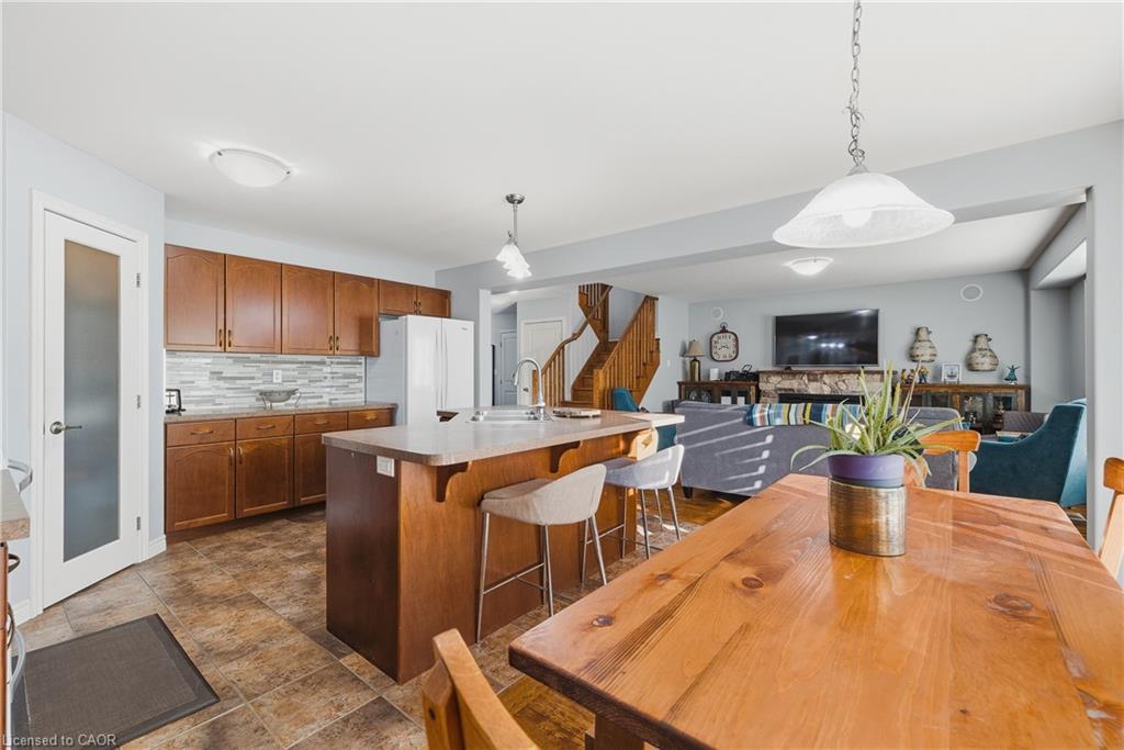 23 Doon Creek Street Property Photo 5
