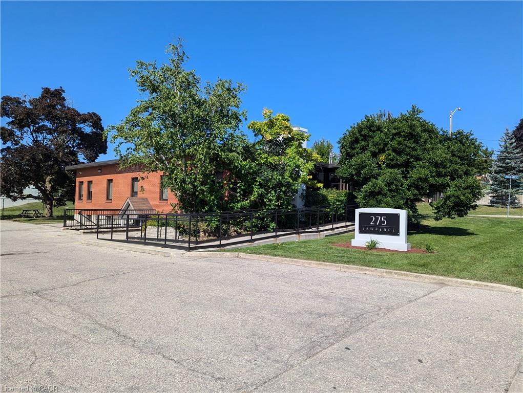 4-275 Lawrence Avenue Property Photo 1
