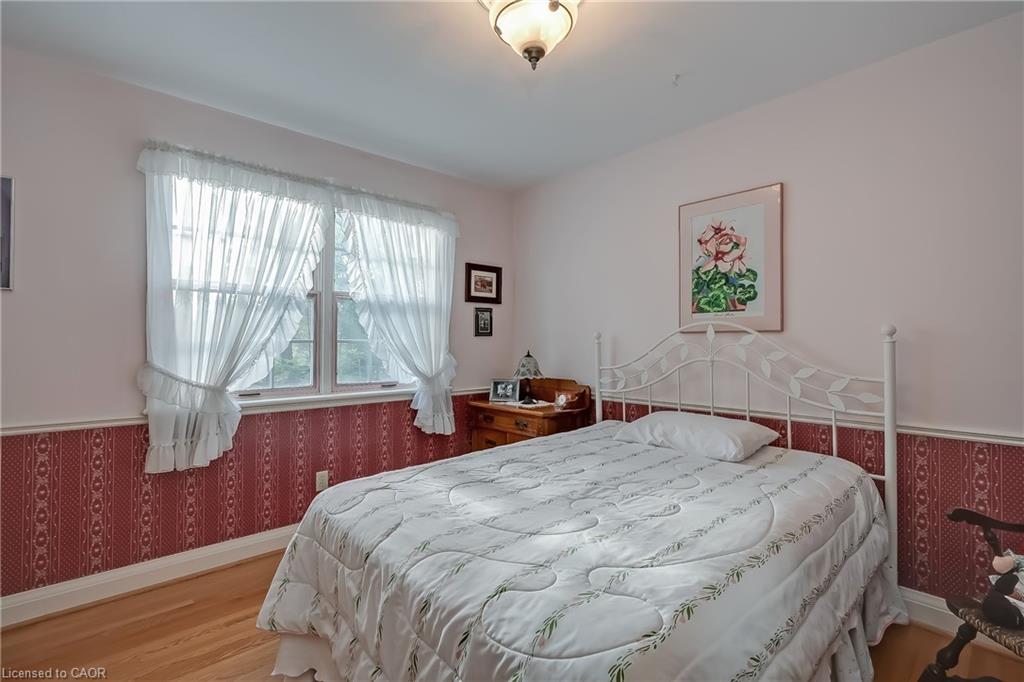 1296 Cumnock Crescent Property Photo 31