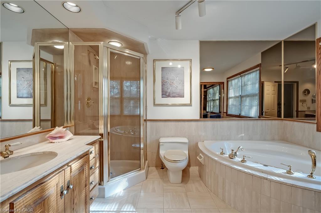 1296 Cumnock Crescent Property Photo 32