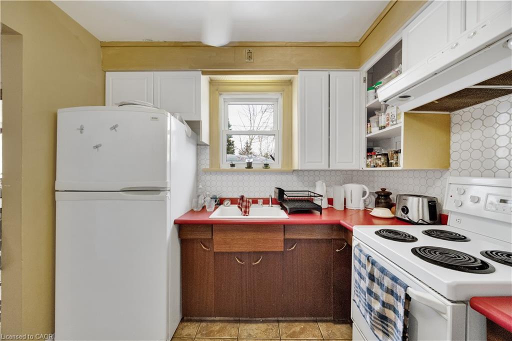 21 Hardy Avenue Property Photo 3