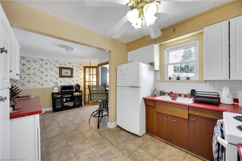 21 Hardy Avenue Property Photo 7