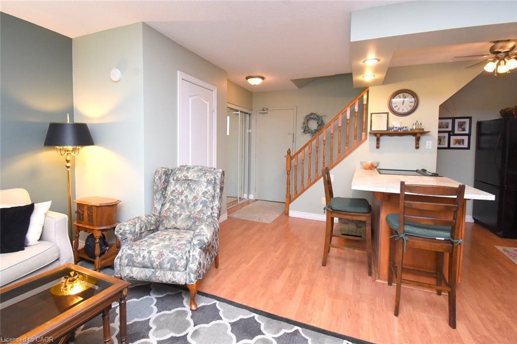206-10 John Street Property Photo 3