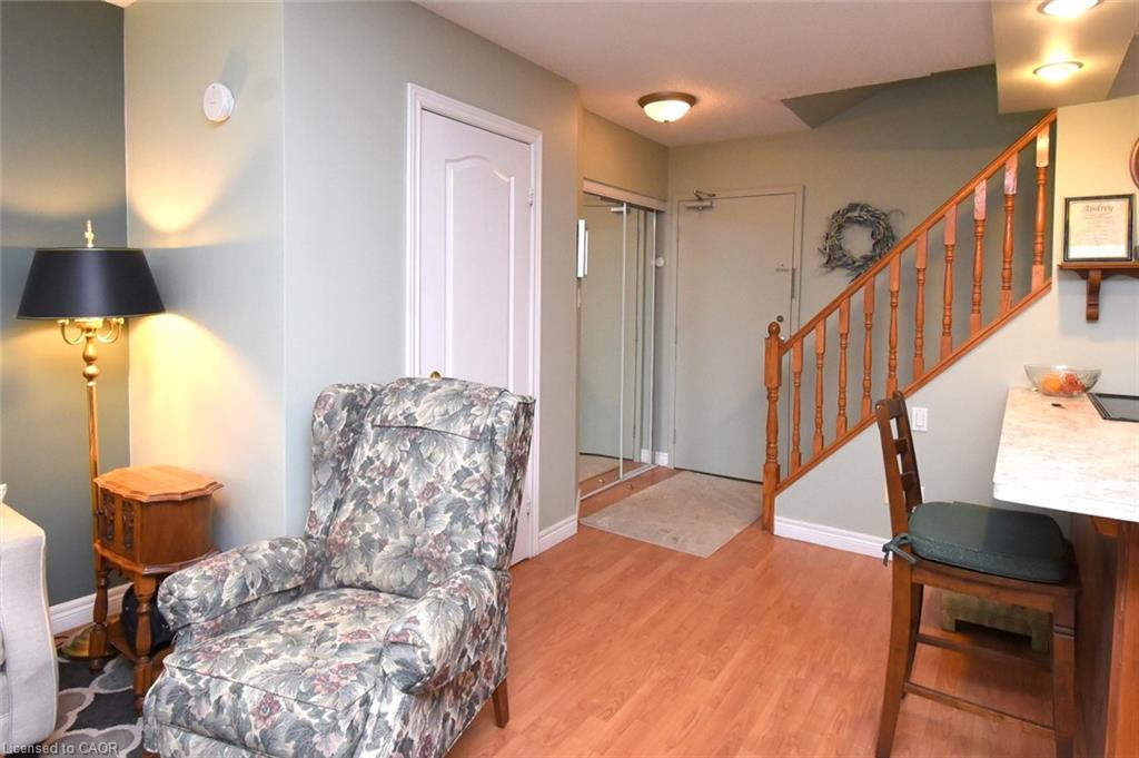 206-10 John Street Property Photo 4