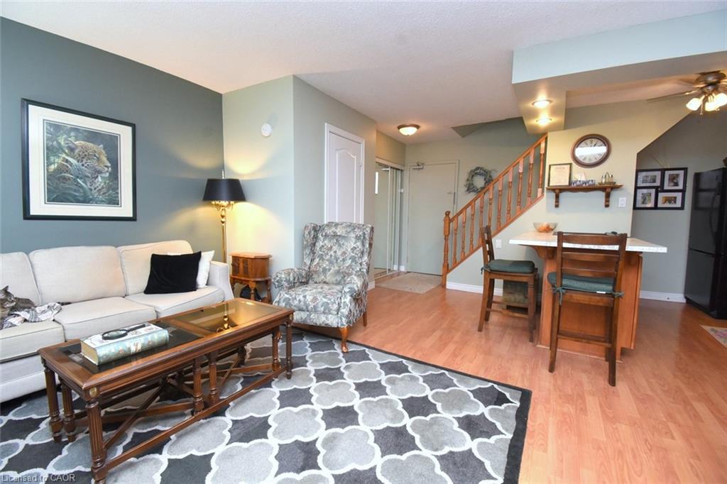 206-10 John Street Property Photo 6