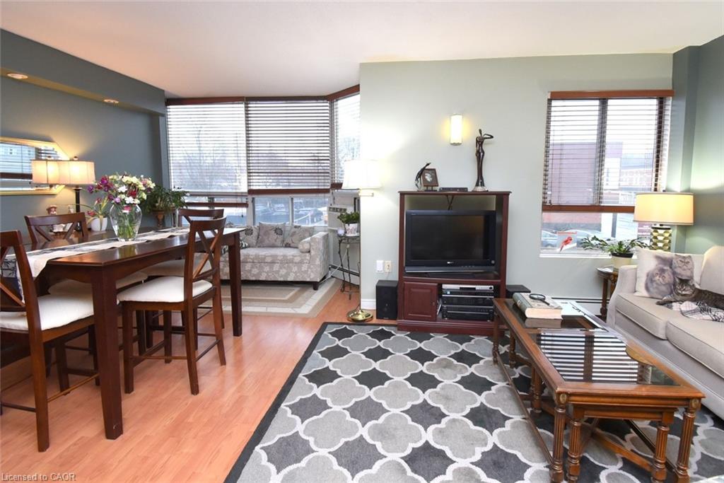 206-10 John Street Property Photo 7