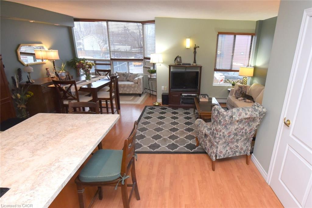 206-10 John Street Property Photo 8