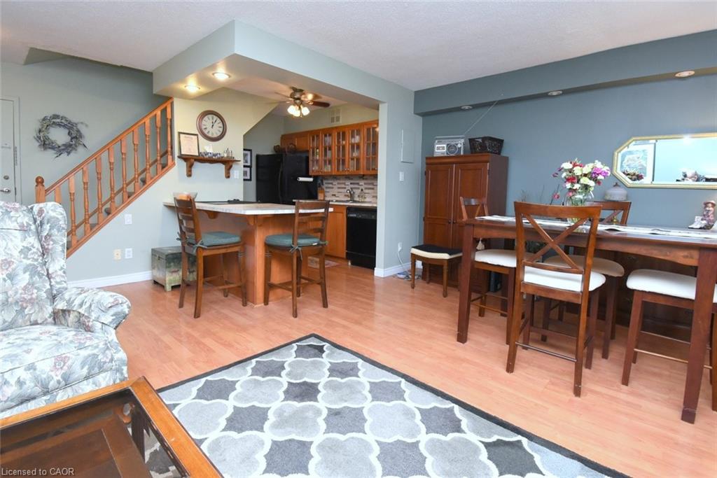 206-10 John Street Property Photo 9
