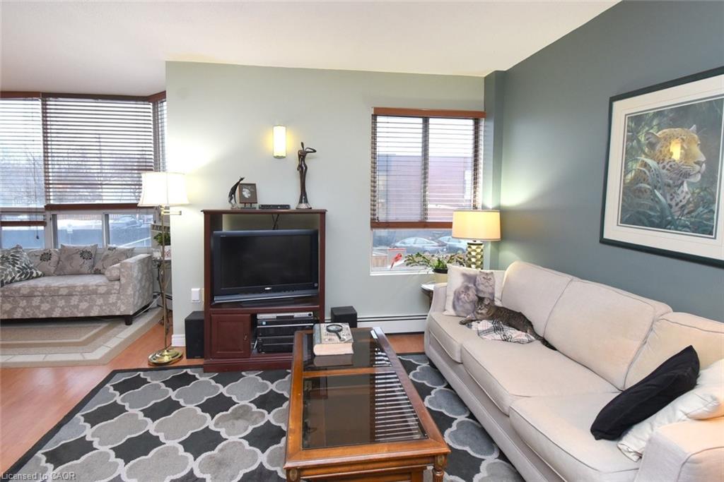 206-10 John Street Property Photo 11