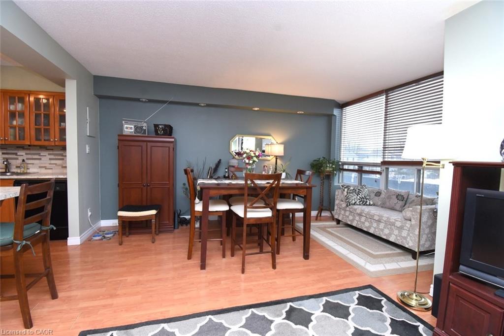 206-10 John Street Property Photo 14