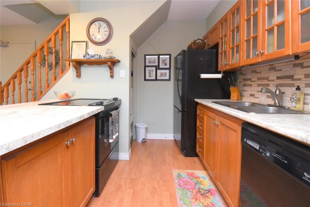 206-10 John Street Property Photo 17