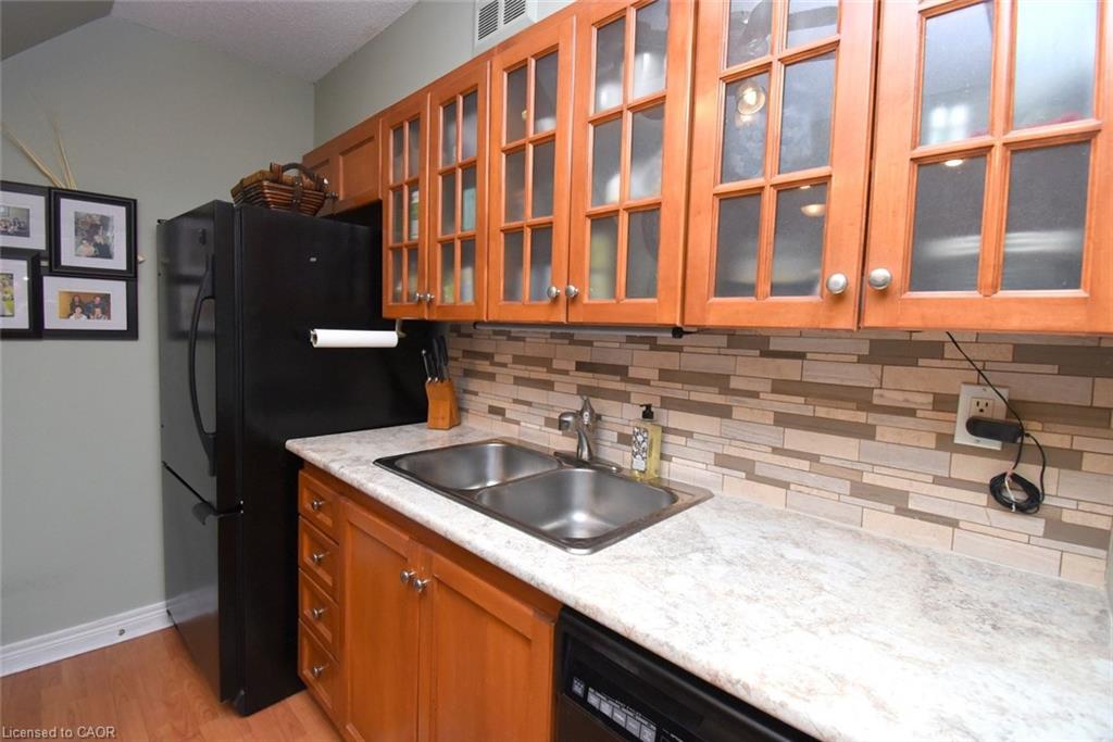 206-10 John Street Property Photo 18