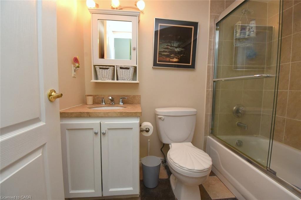 206-10 John Street Property Photo 28