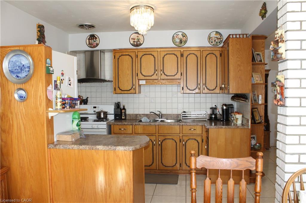 2328 King Street E Property Photo 13