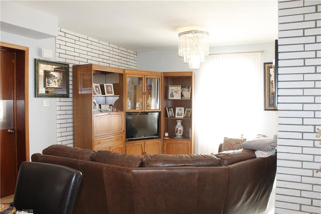 2328 King Street E Property Photo 15