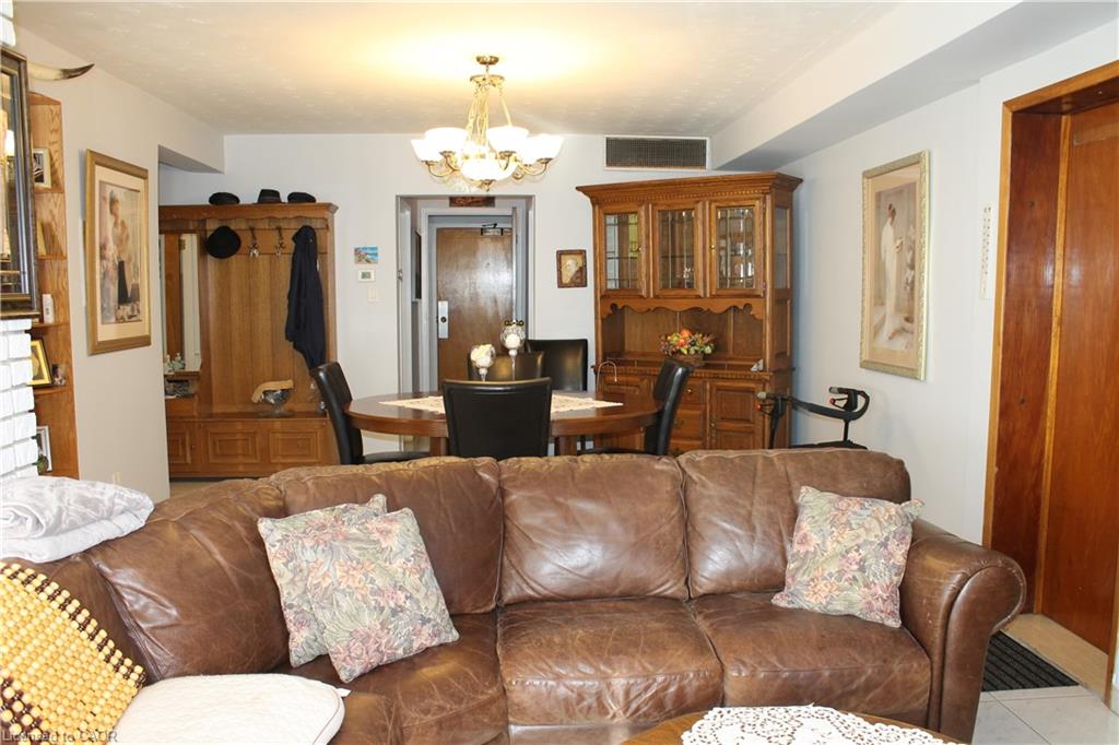 2328 King Street E Property Photo 16