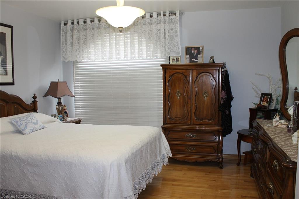 2328 King Street E Property Photo 18