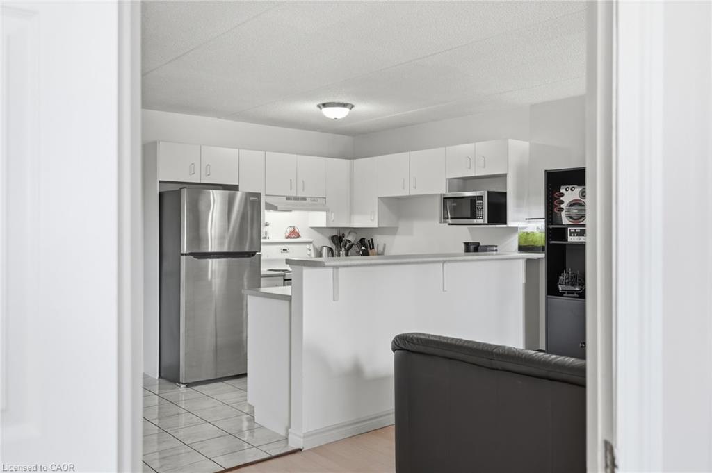 213-1411 Walkers Line Property Photo 11