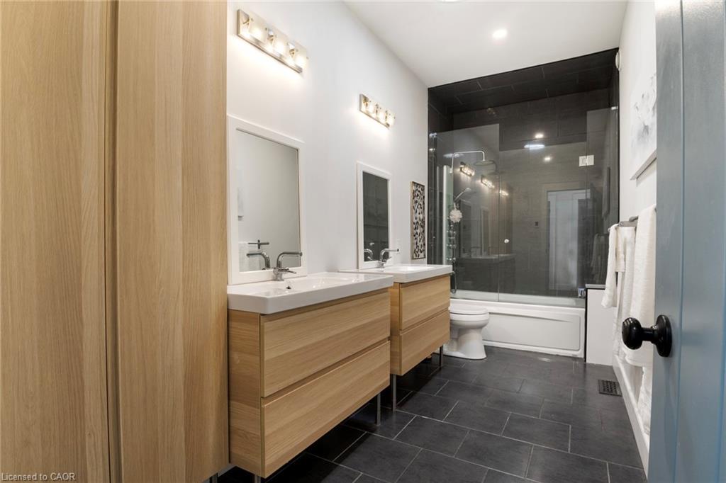 5041 Third Line Property Photo 34