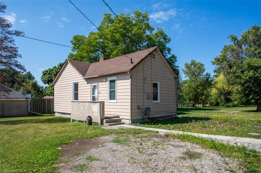 2712 Upper James Street Property Photo 1