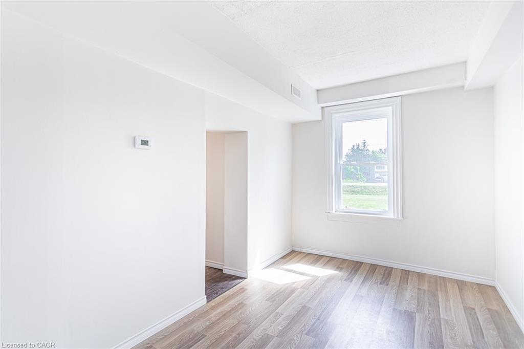 2712 Upper James Street Property Photo 5