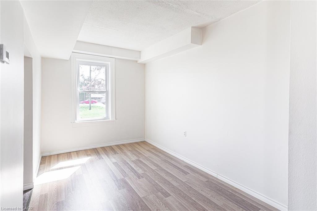 2712 Upper James Street Property Photo 6