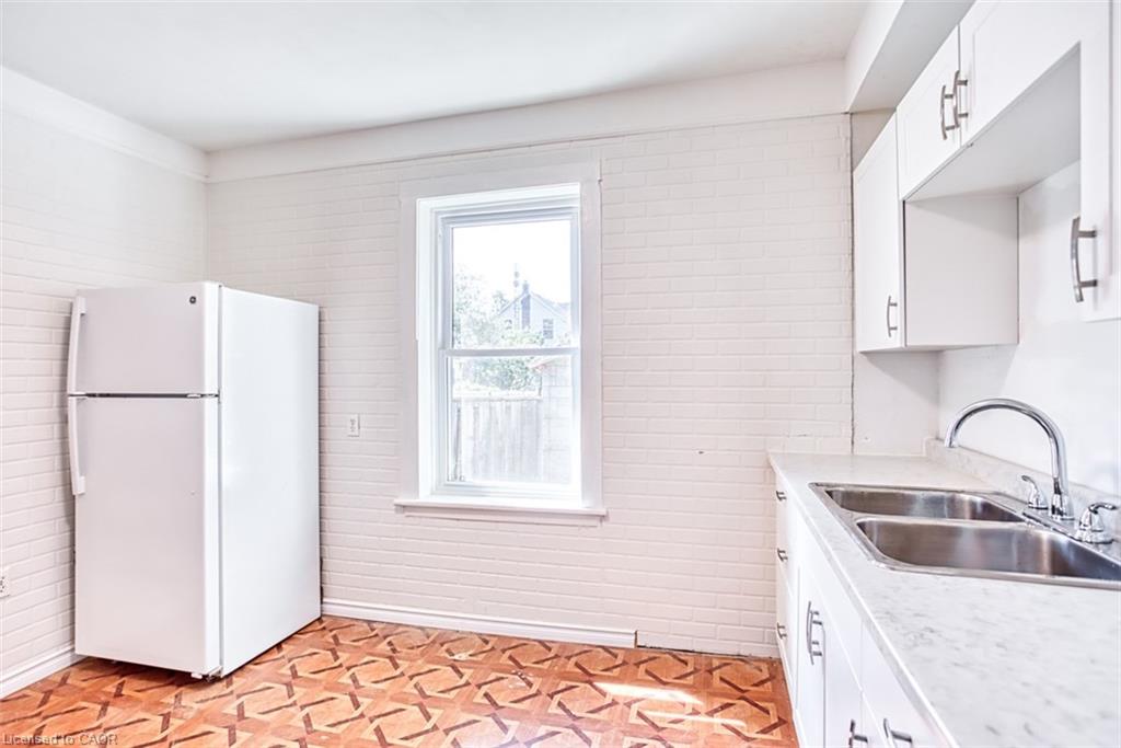 2712 Upper James Street Property Photo 13