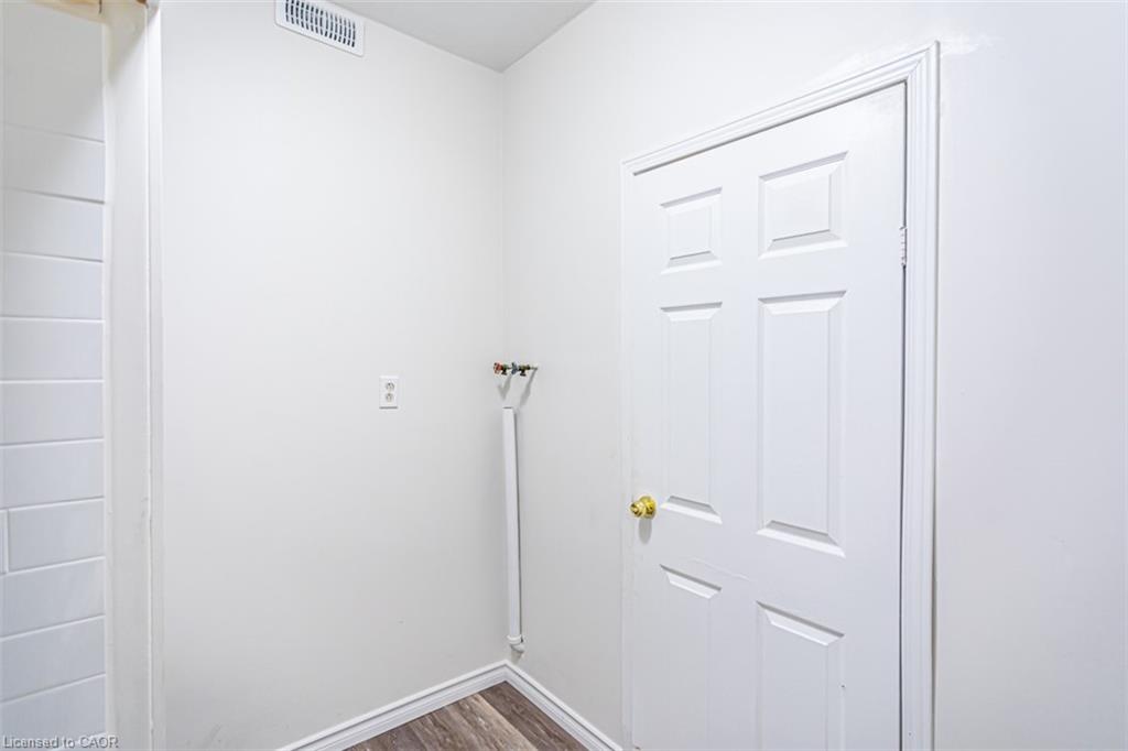 2712 Upper James Street Property Photo 25
