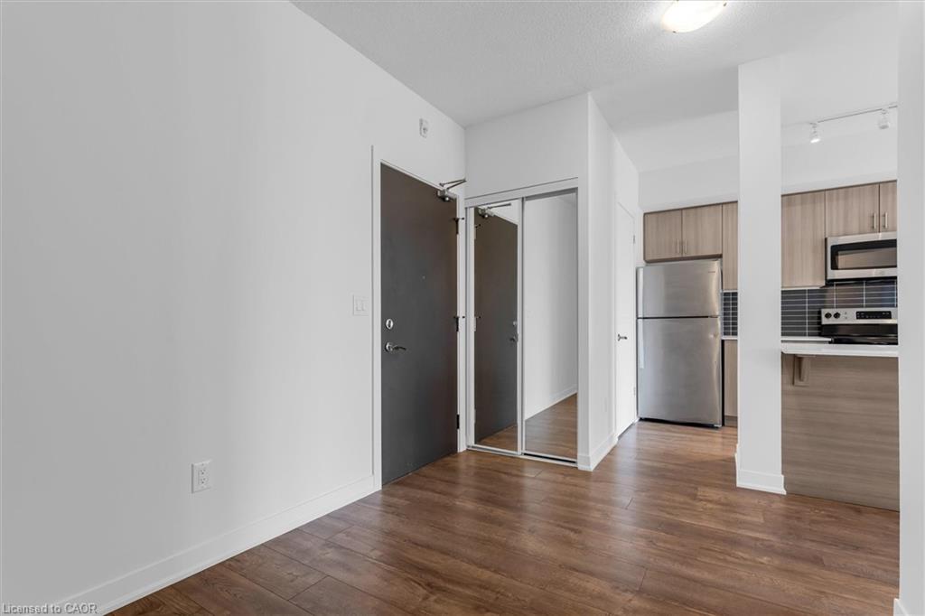 612-550 North Service Road Property Photo 8