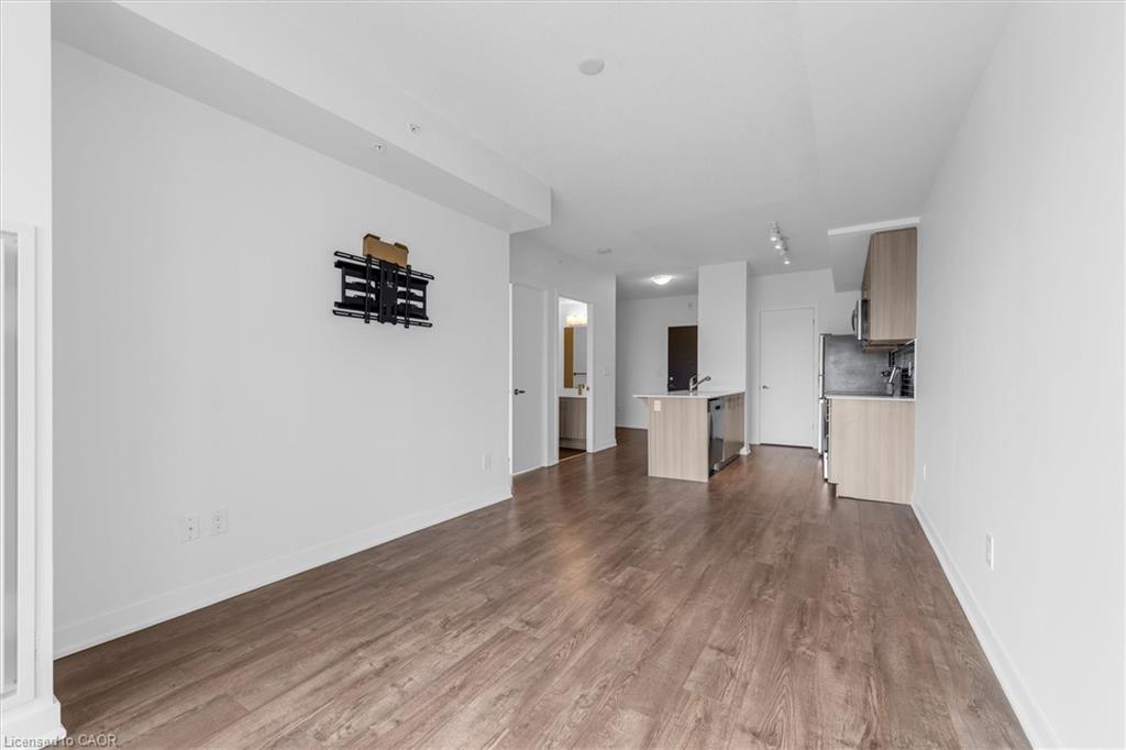 612-550 North Service Road Property Photo 15