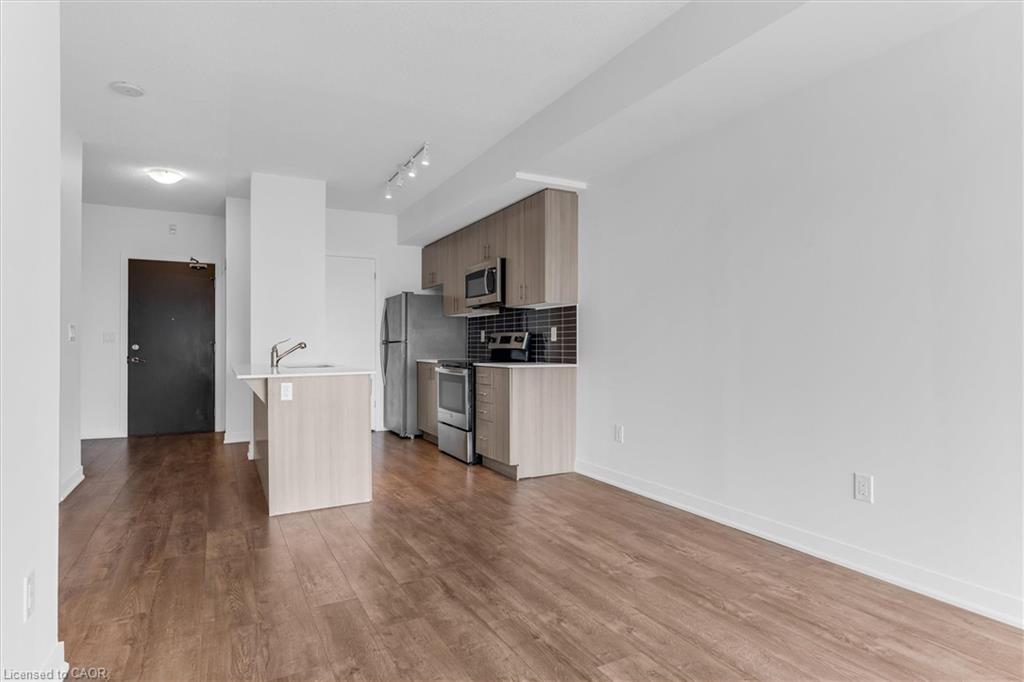 612-550 North Service Road Property Photo 16