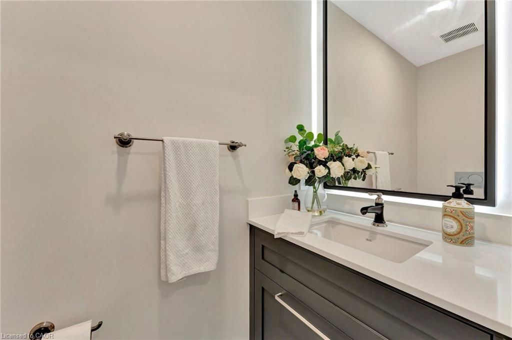 3-2136 Old Lakeshore Road Property Photo 19